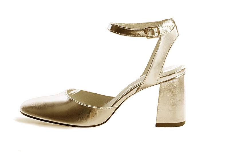 Chaussure femme à brides : Chaussure arrière ouvert avec une bride sur le cou-de-pied couleur or doré. Bout rond. Talon haut évasé. Vue de profil - Florence KOOIJMAN