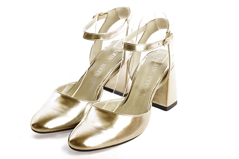 Chaussure femme à brides : Chaussure arrière ouvert avec une bride sur le cou-de-pied couleur or doré. Bout rond. Talon haut évasé Vue avant - Florence KOOIJMAN