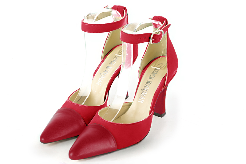 Chaussure femme à brides : Chaussure côtés ouverts bride cheville couleur rouge carmin. Bout effilé. Talon très haut bobine Vue avant - Florence KOOIJMAN