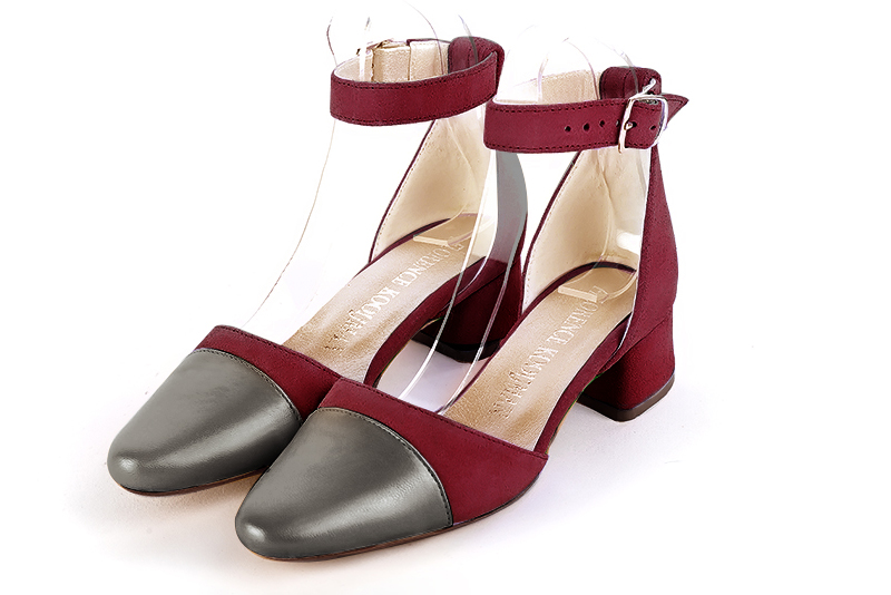 Chaussure femme à brides : Chaussure côtés ouverts bride cheville couleur marron taupe et rouge bordeaux. Bout rond. Petit talon évasé Vue avant - Florence KOOIJMAN