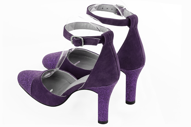 Chaussure femme à brides : Chaussure côtés ouverts bride cheville couleur violet améthyste. Bout rond. Talon très haut trotteur. Vue arrière - Florence KOOIJMAN