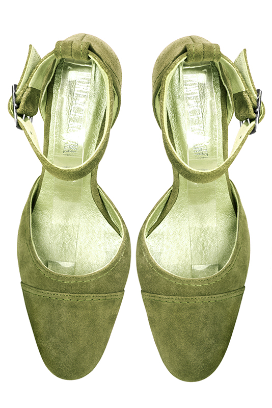 Chaussure femme à brides : Chaussure côtés ouverts bride cheville couleur vert pistache. Bout rond. Talon mi-haut bottier. Vue du dessus - Florence KOOIJMAN