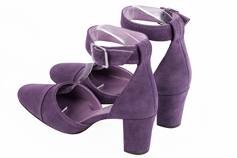 Chaussure femme à brides : Chaussure côtés ouverts bride cheville couleur violet améthyste. Bout rond. Talon mi-haut bottier. Vue arrière - Florence KOOIJMAN
