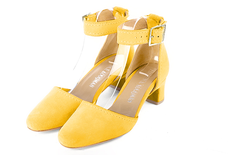 Chaussure femme à brides : Chaussure côtés ouverts bride cheville couleur jaune soleil. Bout rond. Petit talon trotteur Vue avant - Florence KOOIJMAN