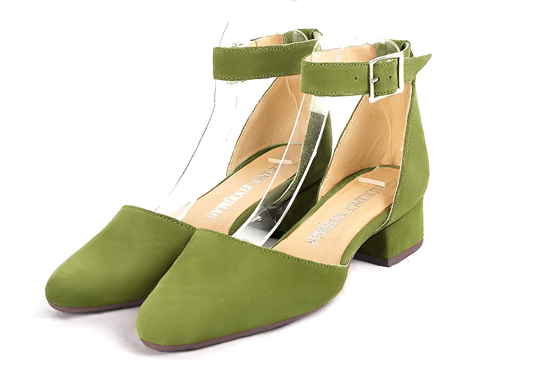 Chaussure femme à brides : Chaussure côtés ouverts bride cheville couleur vert pistache. Bout rond. Petit talon bottier Vue avant - Florence KOOIJMAN