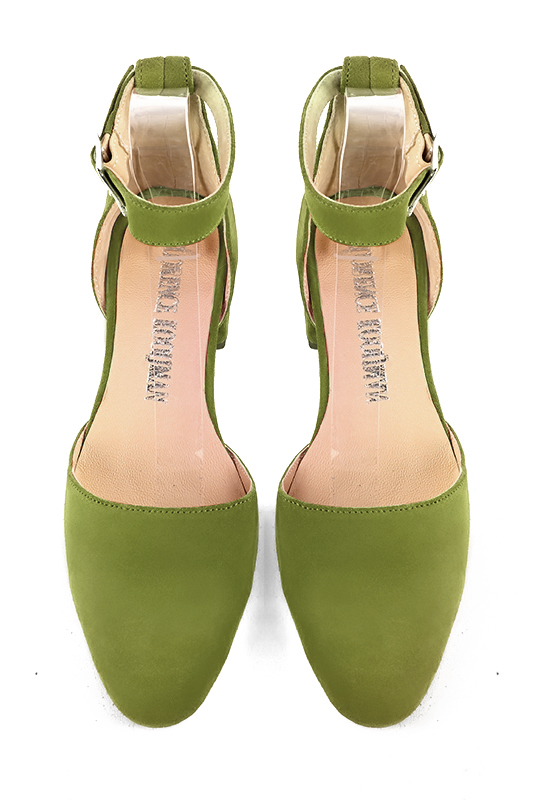 Chaussure femme à brides : Chaussure côtés ouverts bride cheville couleur vert pistache. Bout rond. Petit talon bottier. Vue du dessus - Florence KOOIJMAN