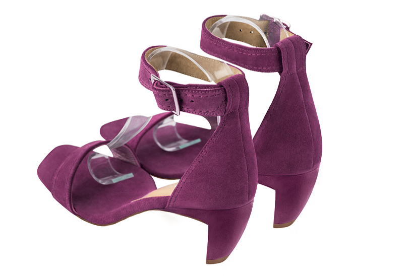 Sandale femme : Sandale soirées et cérémonies couleur violet myrtille. Bout carré. Talon mi-haut virgule. Vue arrière - Florence KOOIJMAN
