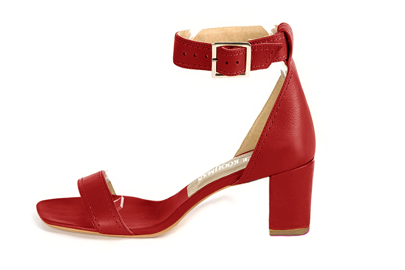 Sandale femme : Sandale soirées et cérémonies couleur rouge coquelicot. Bout carré. Talon mi-haut bottier. Vue de profil - Florence KOOIJMAN
