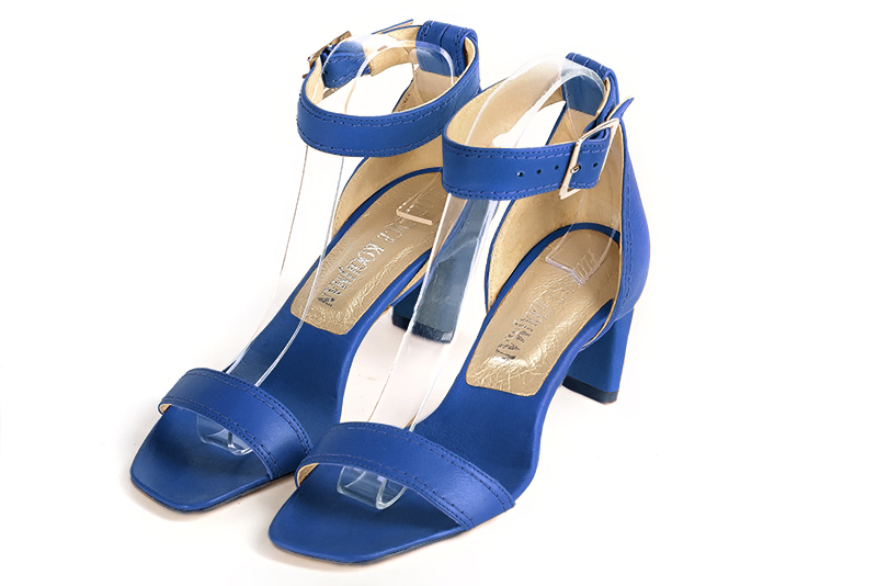 Sandale femme : Sandale soirées et cérémonies couleur bleu électrique. Bout carré. Talon mi-haut virgule Vue avant - Florence KOOIJMAN