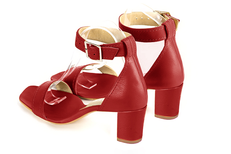Sandale femme : Sandale soirées et cérémonies couleur rouge coquelicot. Bout carré. Talon mi-haut bottier. Vue arrière - Florence KOOIJMAN
