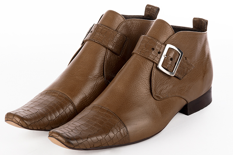 Boots homme : Bottines et boots homme élégantes et raffinées en couleur marron caramel. Bout carré. Semelle cuir talon plat Vue avant - Florence KOOIJMAN