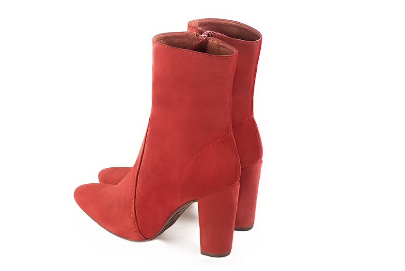 Boots femme : Boots fermeture éclair à l'intérieur couleur rouge coquelicot. Bout rond. Talon haut bottier. Vue arrière - Florence KOOIJMAN
