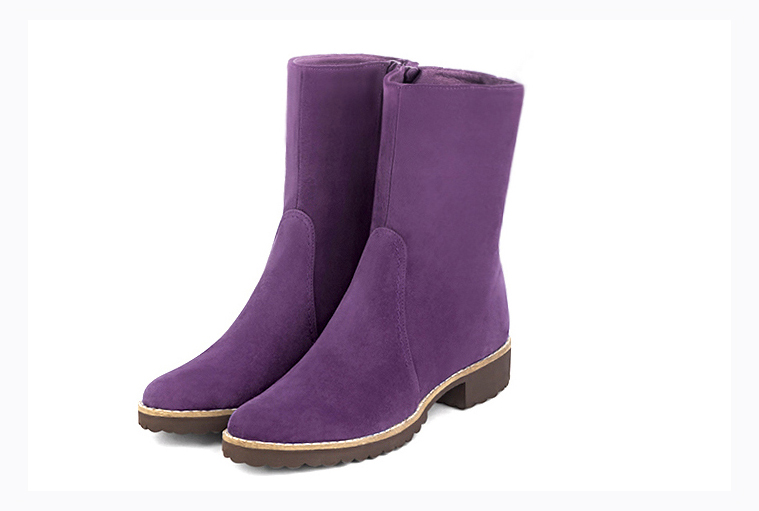 Boots femme : Boots fermeture éclair à l'intérieur couleur violet améthyste. Bout rond. Semelle gomme talon plat Vue avant - Florence KOOIJMAN