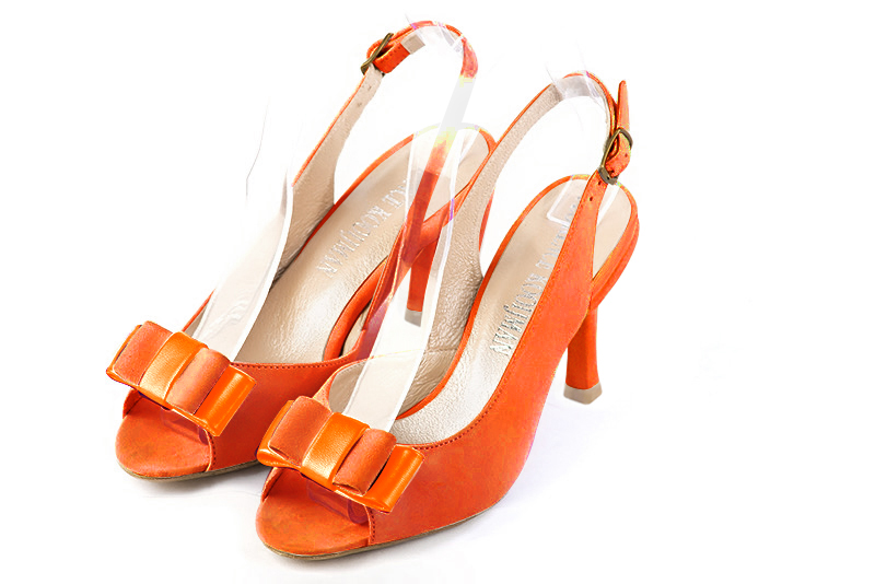 Sandale femme : Sandale soirées et cérémonies couleur orange clémentine. Bout carré. Talon haut fin Vue avant - Florence KOOIJMAN