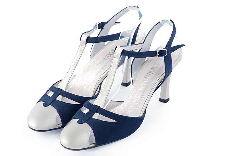 Chaussure femme à brides : Salomé ouverte à l'arrière couleur argent platine et bleu marine. Bout rond. Talon haut fin Vue avant - Florence KOOIJMAN