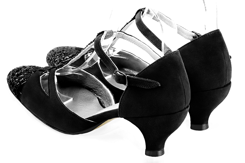Chaussure femme à brides : Salomé côtés ouverts couleur noir brillant. Bout rond. Talon mi-haut bobine. Vue arrière - Florence KOOIJMAN