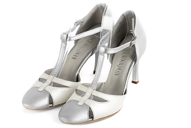 Chaussure femme à brides : Salomé côtés ouverts couleur argent platine et blanc pur. Bout rond. Talon haut fin Vue avant - Florence KOOIJMAN