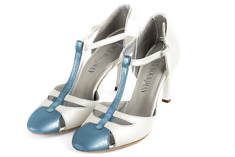 Chaussure femme à brides : Salomé côtés ouverts couleur bleu canard et blanc pur. Bout rond. Talon haut fin Vue avant - Florence KOOIJMAN
