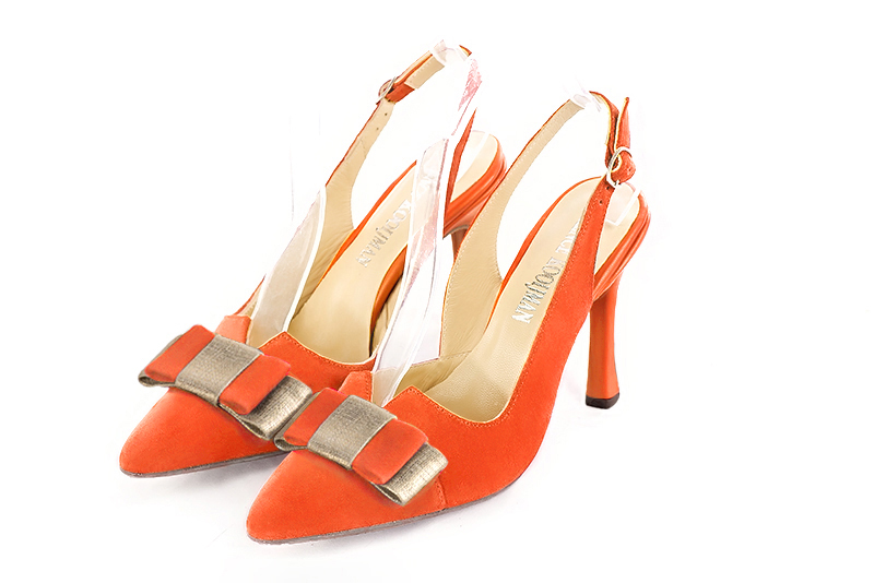 Chaussure femme à brides :  couleur orange clémentine et or doré. Bout effilé. Talon très haut bobine Vue avant - Florence KOOIJMAN