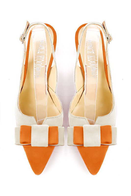 Chaussure femme à brides :  couleur orange abricot et blanc cassé. Bout effilé. Talon haut trotteur. Vue du dessus - Florence KOOIJMAN