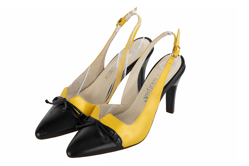 Chaussure femme à brides :  couleur noir satiné et jaune soleil. Bout effilé. Talon haut fin Vue avant - Florence KOOIJMAN