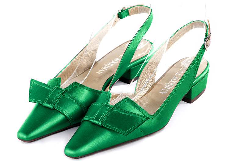 Chaussure femme à brides :  couleur vert émeraude. Bout effilé. Petit talon bottier Vue avant - Florence KOOIJMAN