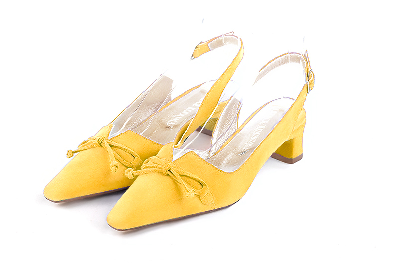 Chaussure femme à brides :  couleur jaune soleil. Bout effilé. Petit talon trotteur Vue avant - Florence KOOIJMAN