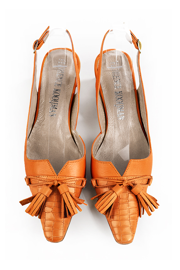Chaussure femme à brides :  couleur orange abricot. Bout effilé. Petit talon trotteur. Vue du dessus - Florence KOOIJMAN