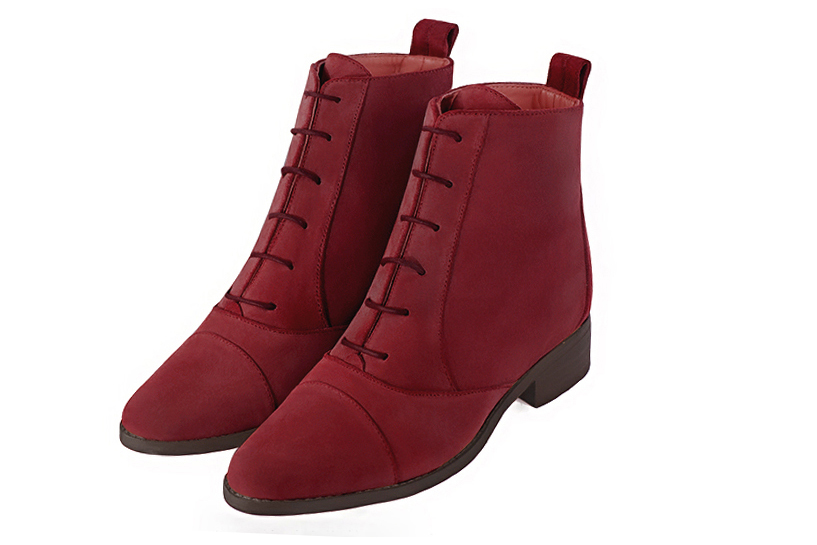 Boots femme : Bottines lacets à l'avant couleur rouge bordeaux. Bout rond. Semelle cuir talon plat Vue avant - Florence KOOIJMAN