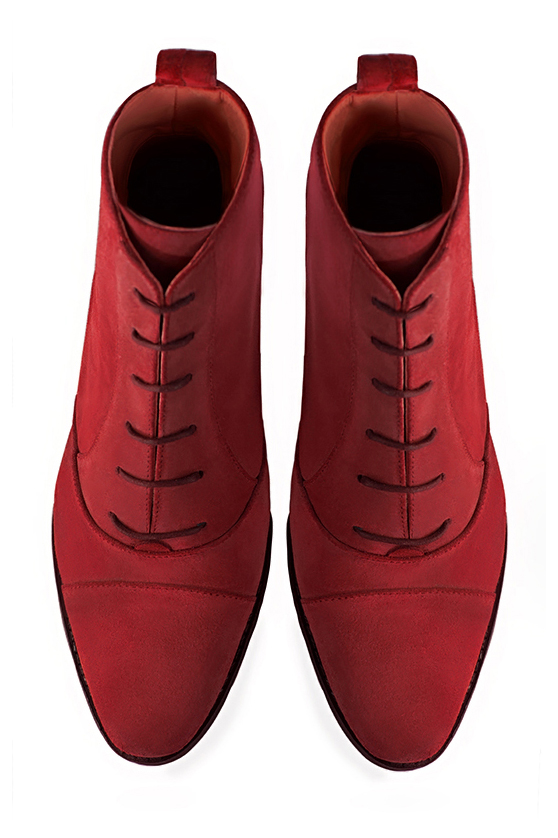 Boots femme : Bottines lacets à l'avant couleur rouge bordeaux. Bout rond. Semelle cuir talon plat. Vue du dessus - Florence KOOIJMAN
