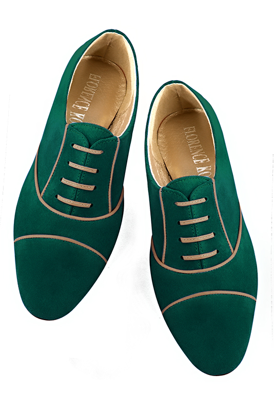 Chaussure femme à lacets : Derby élégant et raffiné couleur vert bouteille et marron caramel. Bout rond. Talon plat bottier. Vue du dessus - Florence KOOIJMAN