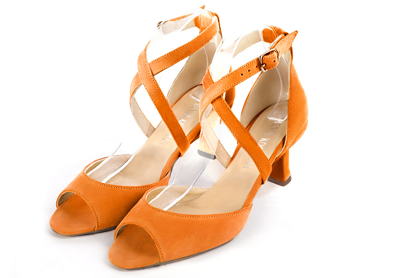 Sandale femme : Sandale soirées et cérémonies couleur orange abricot. Bout carré. Talon mi-haut bobine Vue avant - Florence KOOIJMAN
