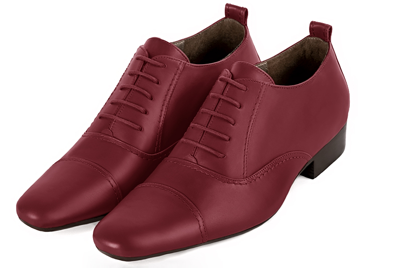 Chaussures homme à lacets type derbies ou richelieux :  couleur rouge carmin. Semelle cuir talon plat. Bout rond - Florence KOOIJMAN