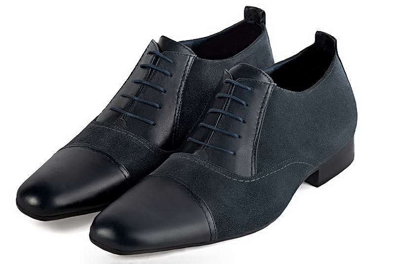 Chaussures homme à lacets type derbies ou richelieux :  couleur noir satiné.. Bout rond. Semelle cuir talon plat Vue avant - Florence KOOIJMAN