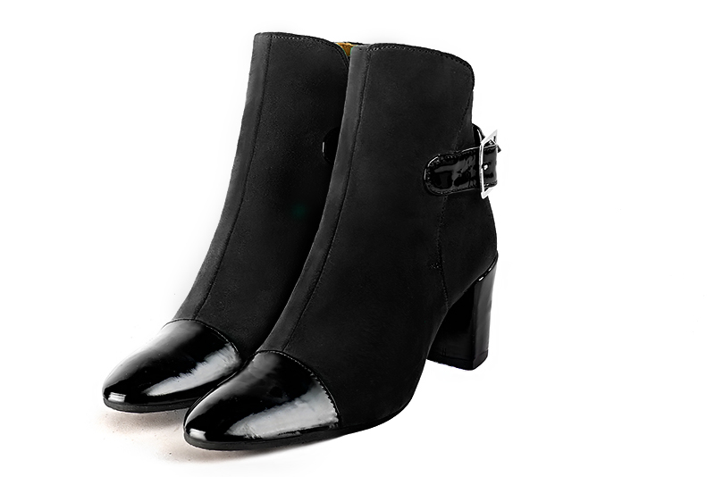 Boots femme : Boots avec des boucles à l'arrière couleur noir brillant. Bout rond. Talon mi-haut bottier Vue avant - Florence KOOIJMAN