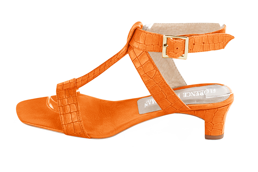 Sandale femme : Sandale soirées et cérémonies couleur orange abricot. Bout carré. Petit talon trotteur. Vue de profil - Florence KOOIJMAN