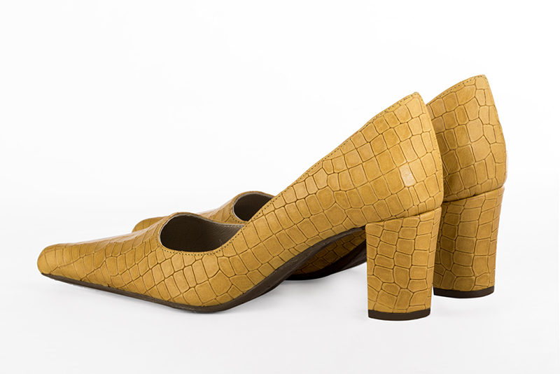 Chaussures haut de gamme Florence KOOIJMAN - Escarpin Pointu Jaune ocre en croco sur un talon bottier mi haut, personnalisable dans toutes les couleurs Rouge Orange Violet Vert Electric, du 35 au 43