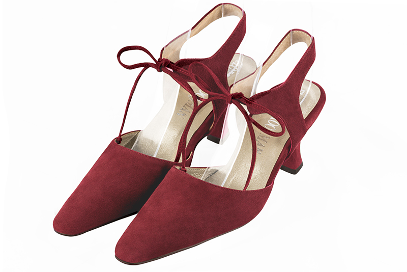 Chaussure femme à brides : Chaussure arrière ouvert avec une bride sur le cou-de-pied couleur rouge bordeaux. Bout effilé. Talon mi-haut bobine Vue avant - Florence KOOIJMAN