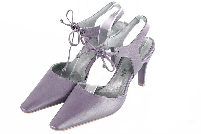 Chaussure femme à brides : Chaussure arrière ouvert avec une bride sur le cou-de-pied couleur violet parme. Bout effilé. Talon haut fin Vue avant - Florence KOOIJMAN