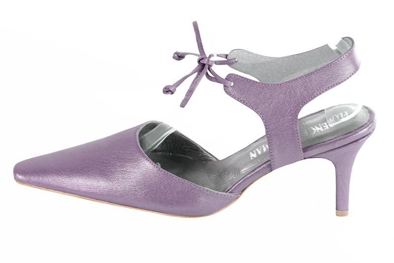 Chaussure femme à brides : Chaussure arrière ouvert avec une bride sur le cou-de-pied couleur violet parme. Bout effilé. Talon haut fin. Vue de profil - Florence KOOIJMAN