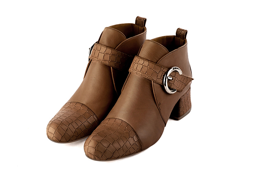 Boots femme : Boots avec des boucles à l'avant couleur marron caramel. Bout rond. Petit talon évasé Vue avant - Florence KOOIJMAN