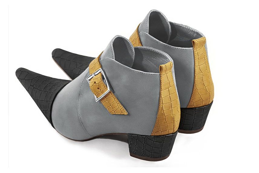 Boots femme : Boots avec des boucles à l'avant couleur gris acier et jaune ocre. Bout pointu. Petit talon conique. Vue arrière - Florence KOOIJMAN