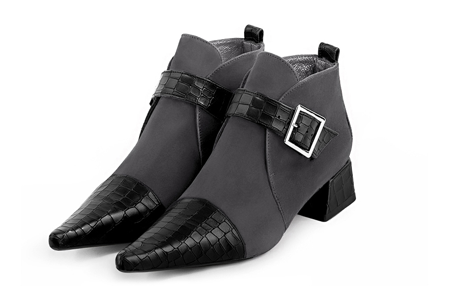 Boots femme : Boots avec des boucles à l'avant couleur noir satiné et gris acier. Bout pointu. Petit talon évasé Vue avant - Florence KOOIJMAN