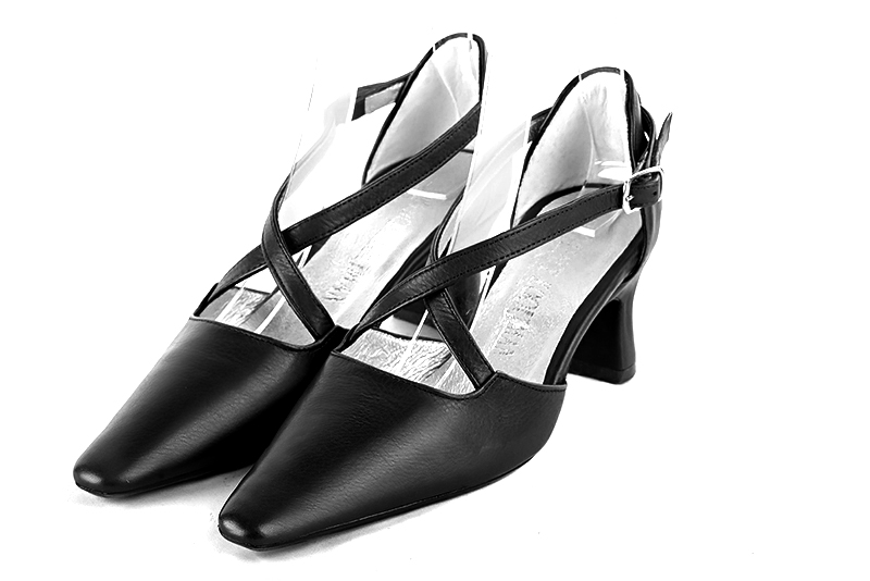Chaussure femme à brides : Chaussure côtés ouverts brides croisées couleur noir satiné. Bout effilé. Talon mi-haut bobine Vue avant - Florence KOOIJMAN