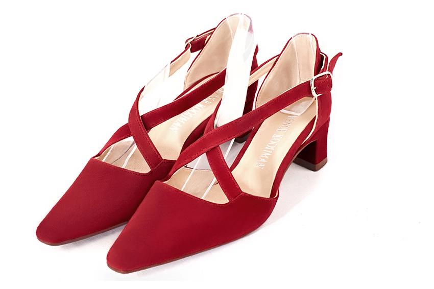 Chaussure femme à brides : Chaussure côtés ouverts brides croisées couleur rouge carmin. Bout effilé. Petit talon trotteur Vue avant - Florence KOOIJMAN