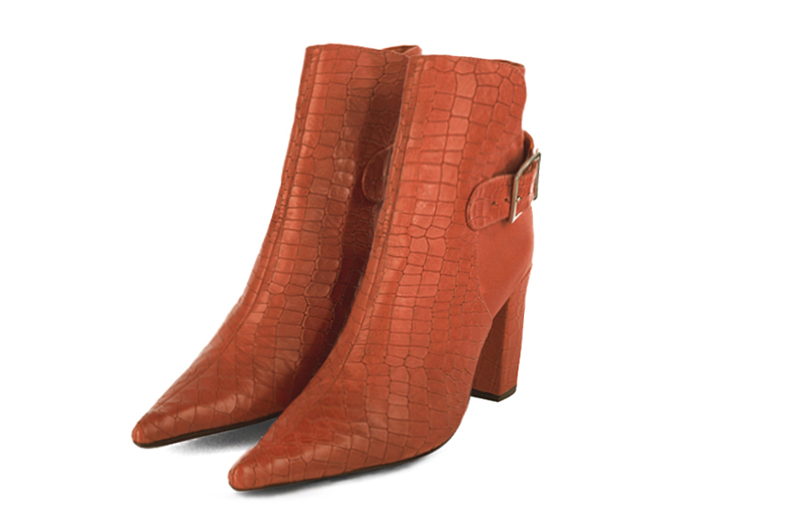 Boots femme : Boots avec des boucles à l'arrière couleur orange corail. Bout pointu. Talon haut bottier Vue avant - Florence KOOIJMAN