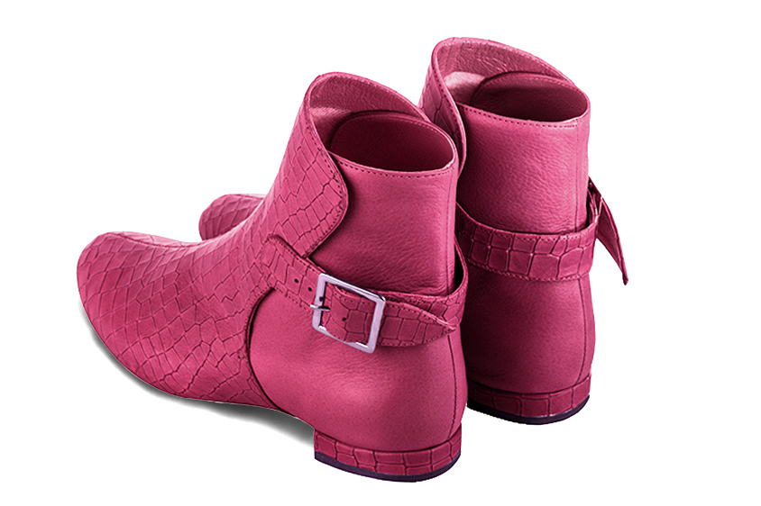Boots femme : Boots avec des boucles à l'arrière couleur rose fuchsia. Bout rond. Talon plat bottier. Vue arrière - Florence KOOIJMAN