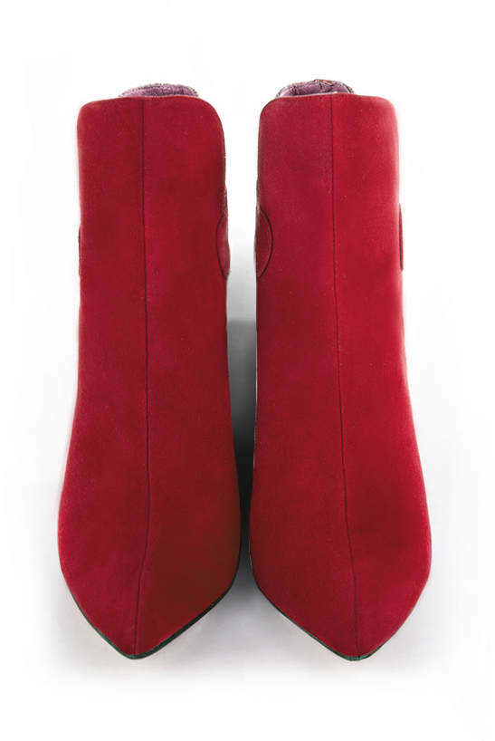 Boots femme : Boots avec des boucles à l'arrière couleur rouge carmin. Bout effilé. Talon très haut fin. Vue du dessus - Florence KOOIJMAN