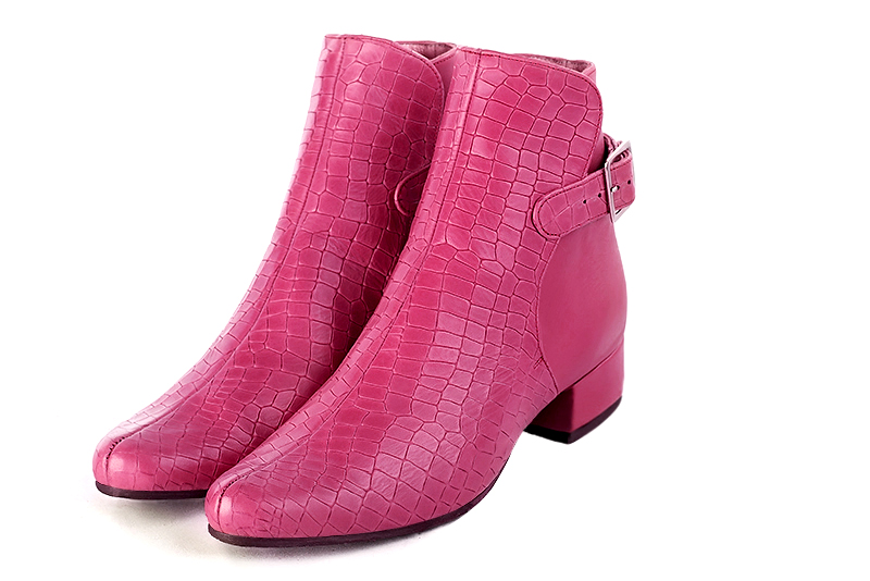 Boots femme : Boots avec des boucles à l'arrière couleur rose fuchsia. Bout rond. Petit talon bottier Vue avant - Florence KOOIJMAN