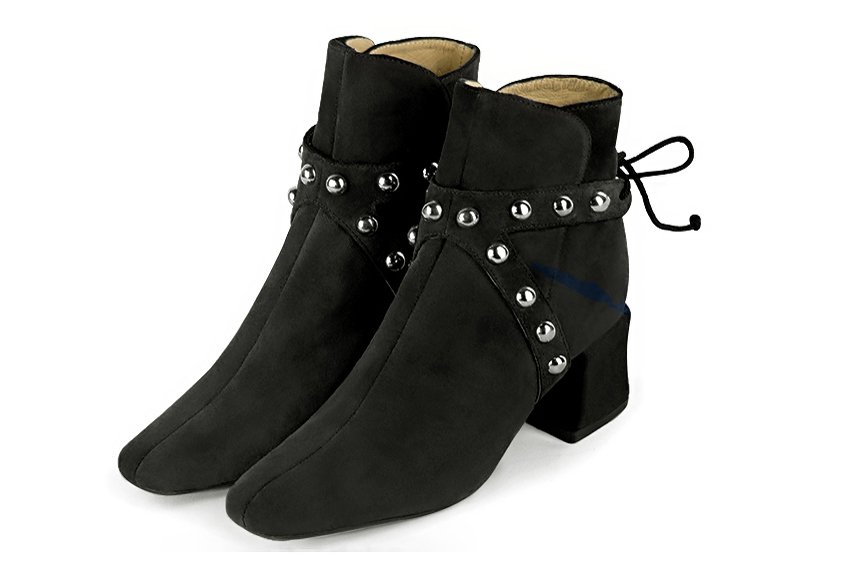 Boots femme : Bottines lacets à l'arrière couleur noir mat. Bout carré. Talon mi-haut bottier Vue avant - Florence KOOIJMAN